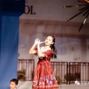 祈福英语实验中学优秀毕业生风采初试锋芒，赢得绿洲一片