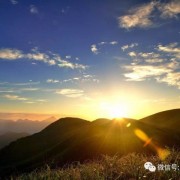 从李宗盛的《山丘》到致敬李宗盛的《越过山丘》，人生最好的追忆，或许只是一首歌…