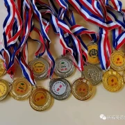 祈福英语实验中学优秀毕业生风采初试锋芒，赢得绿洲一片