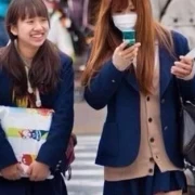日本女孩的腿为什么很难伸直日本人称都是因为中国人！
