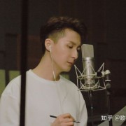 歌手演员章磊演唱《在一起》抗洪救灾公益歌曲