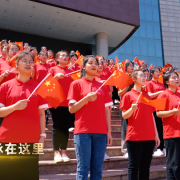 石邮学生唱响《岁月征程》MV：每句歌词，都是那么鼓舞人心