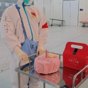 战疫图集│暖心！方舱医院响起生日歌，同心守“沪”点亮希望之光